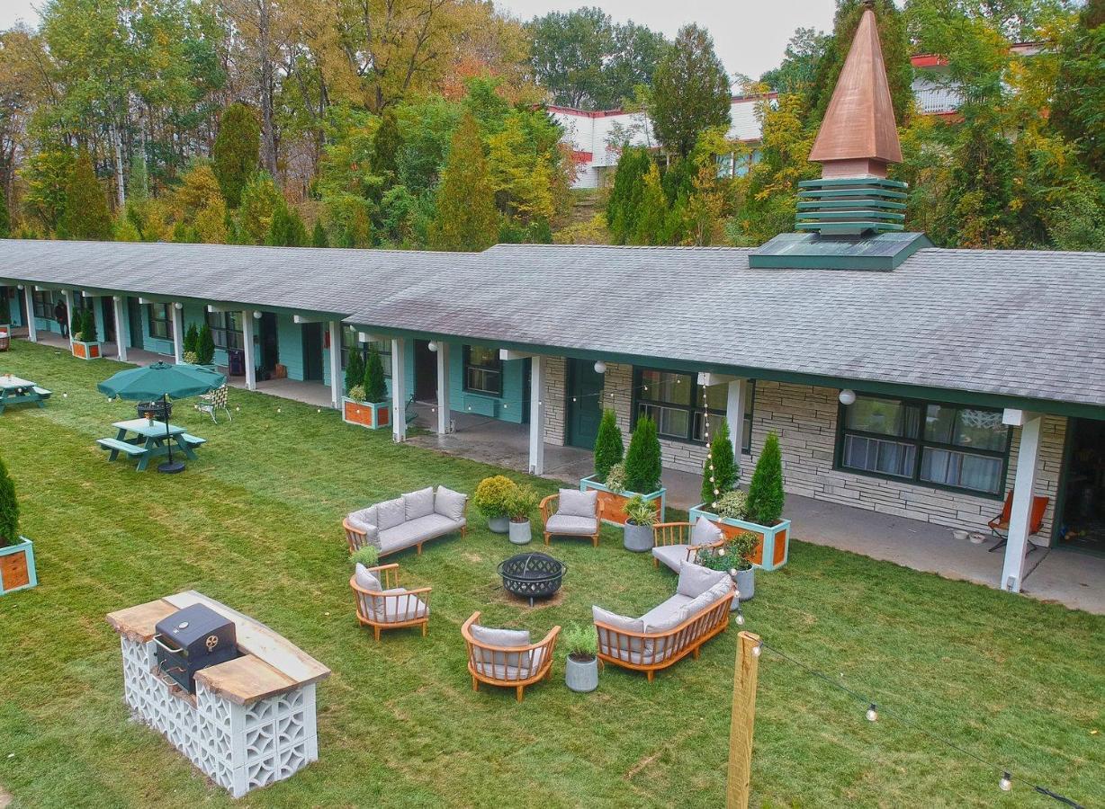 The Springs Motel New Ashford Esterno foto